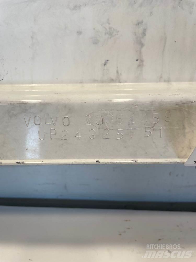 Volvo  Ohjaamot ja sisustat