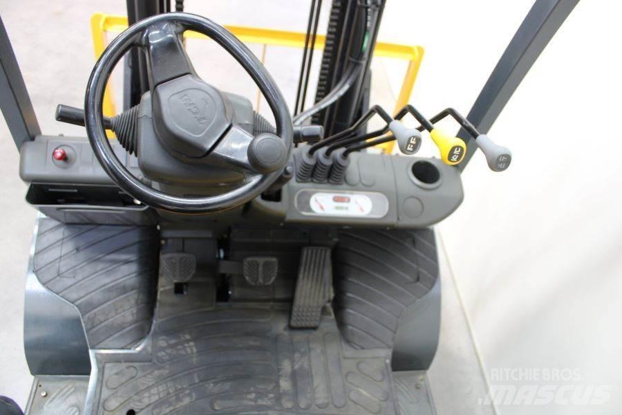 TCM FD 25 T 3 Dieseltrukit