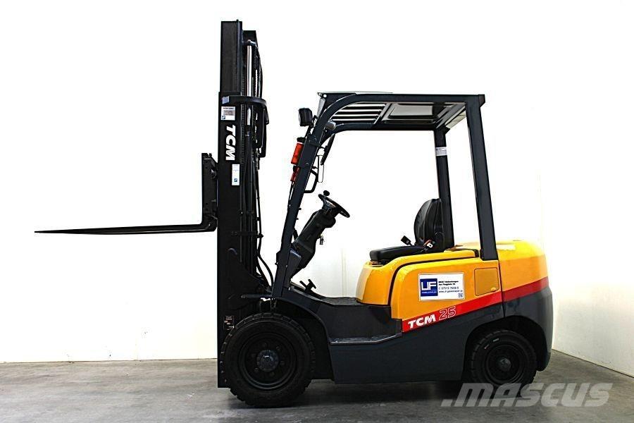 TCM FD 25 T 3 Dieseltrukit