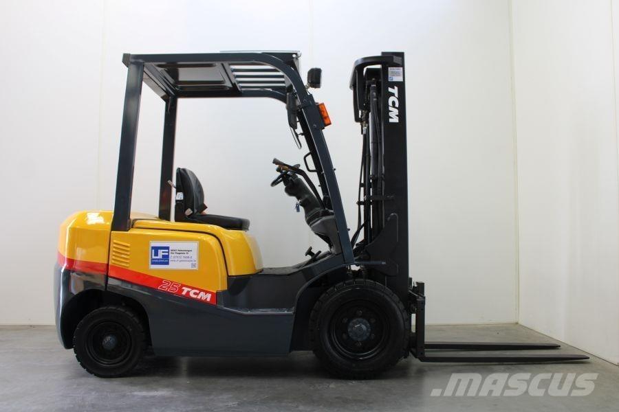 TCM FD 25 T 3 Dieseltrukit