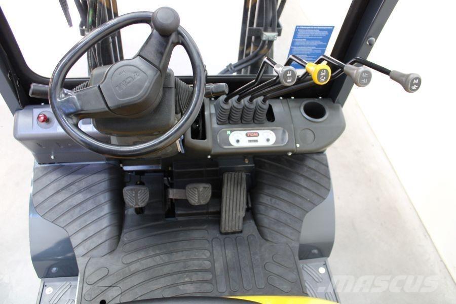 TCM FD 25 T 3 Dieseltrukit