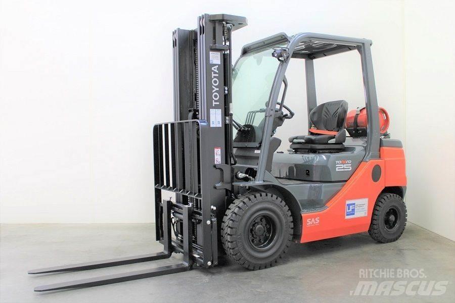 Toyota 02-8FGF25 Nestekaasutrukit