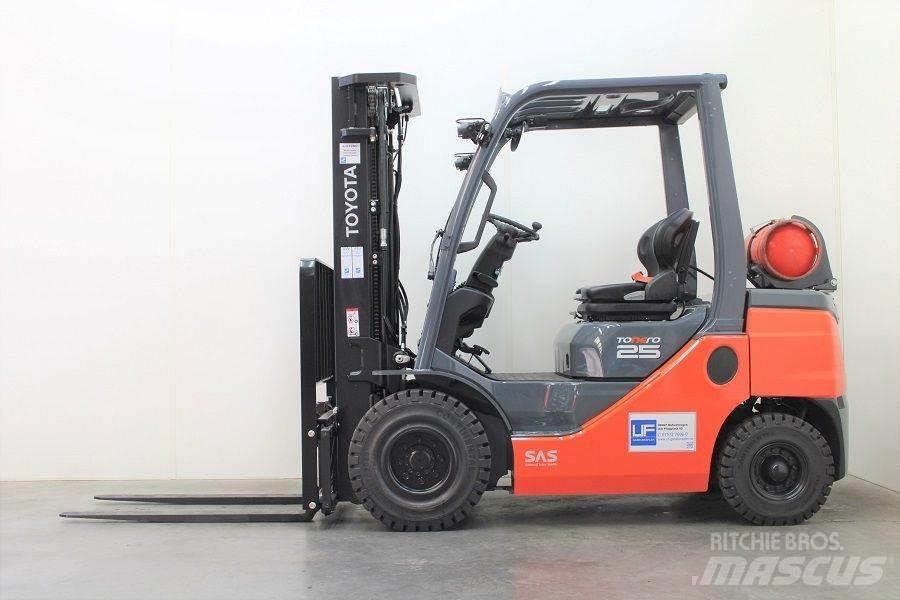 Toyota 02-8FGF25 Nestekaasutrukit