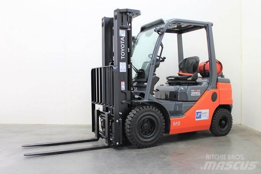 Toyota 02-8FGF25 Nestekaasutrukit