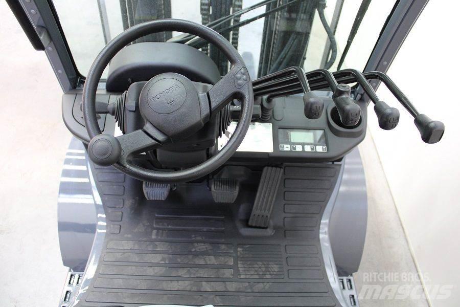 Toyota 02-8FGF25 Nestekaasutrukit