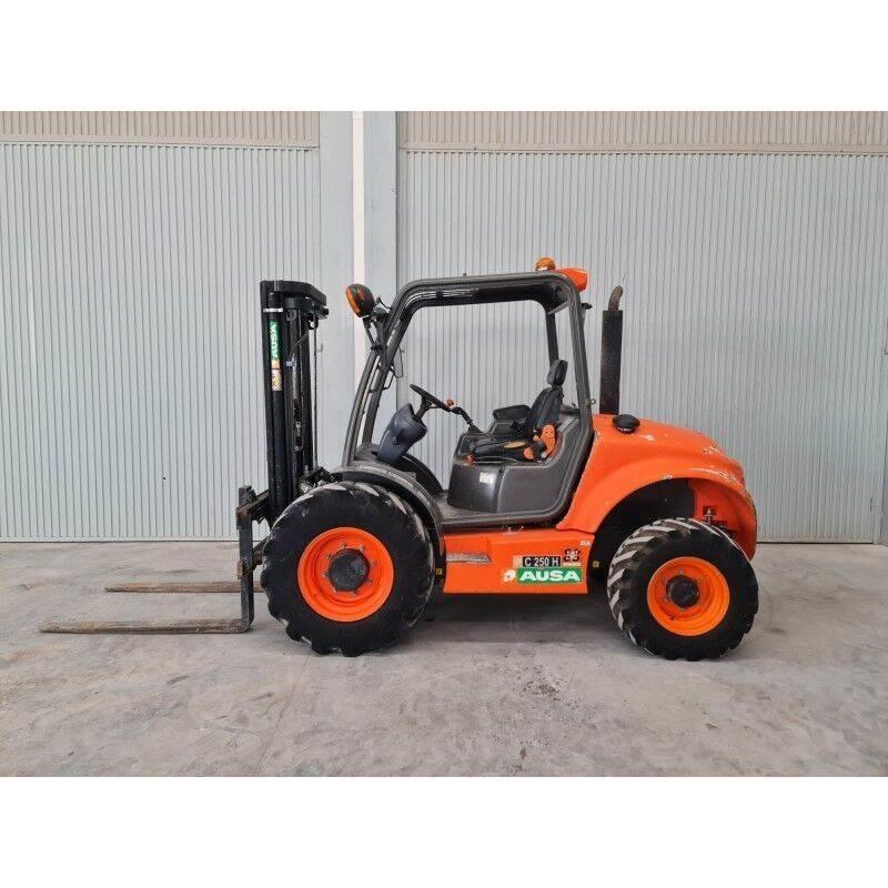 Ausa C250H Maastotrukit