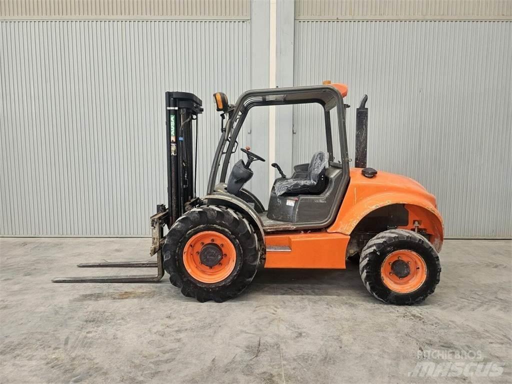 Ausa C250H Maastotrukit