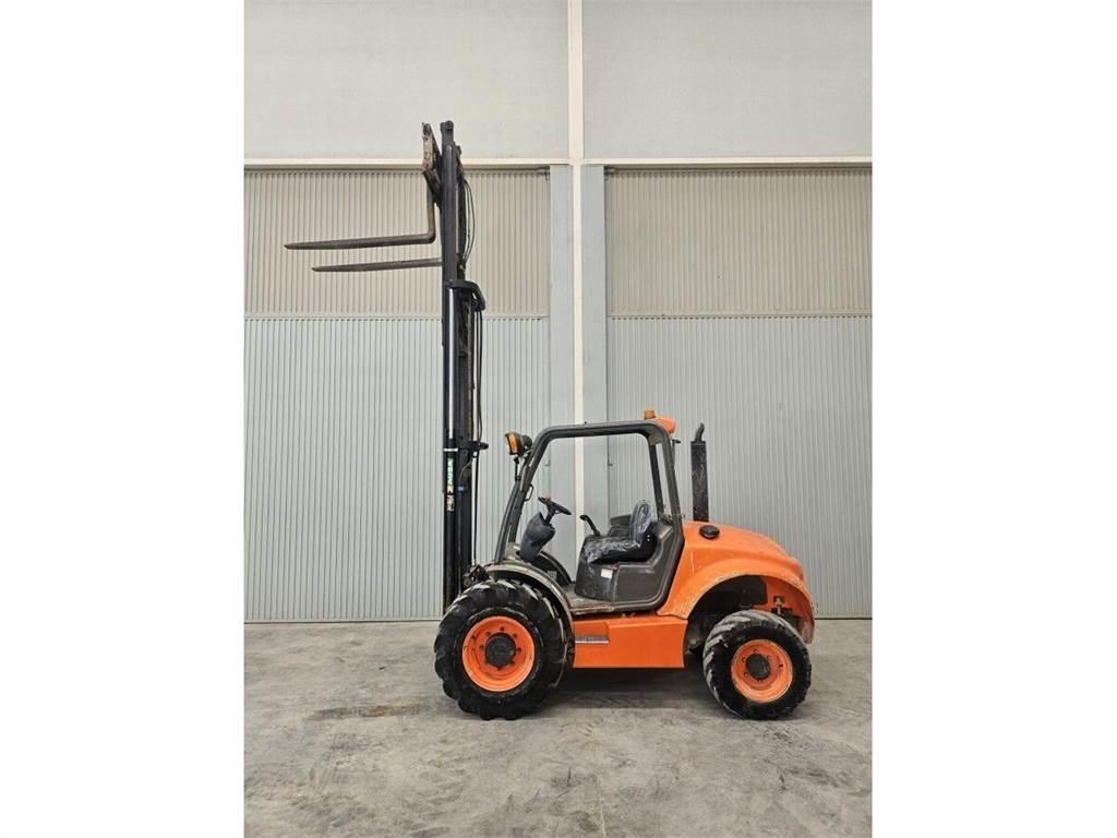 Ausa C250H Maastotrukit