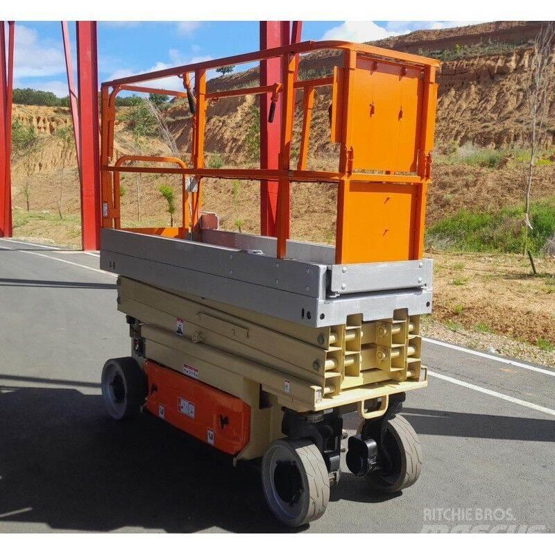 JLG 2030 ES Saksilavat