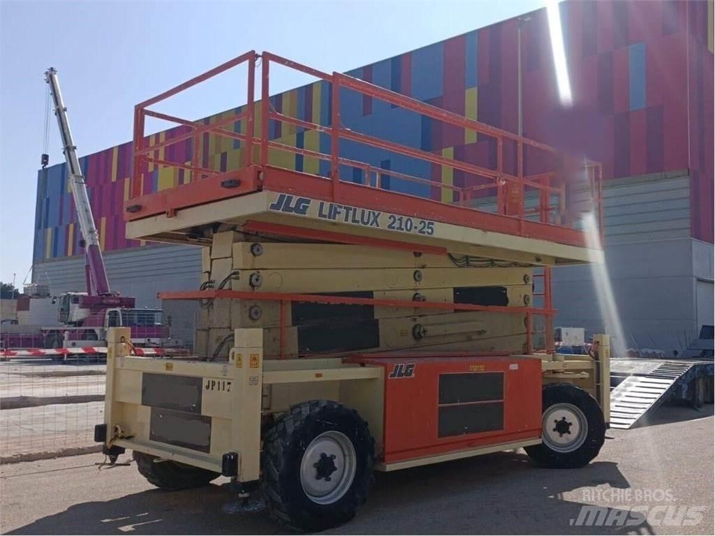 JLG 210-25 Saksilavat