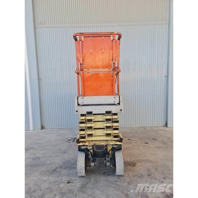 JLG 2630 ES Saksilavat