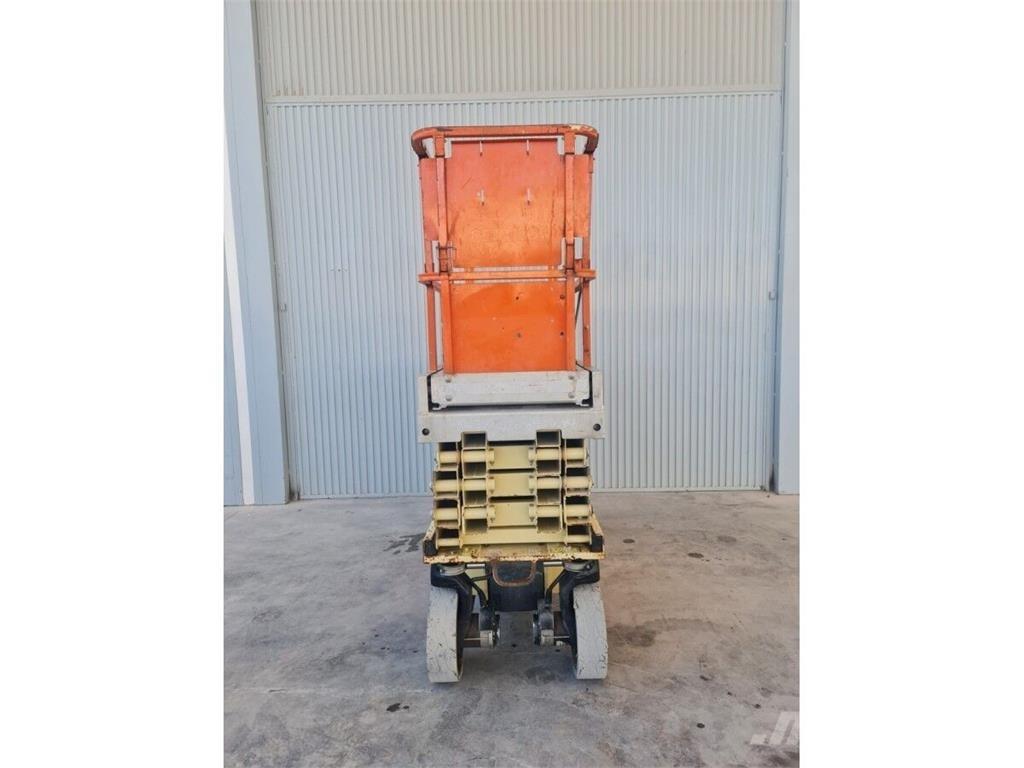 JLG 2630 ES Saksilavat