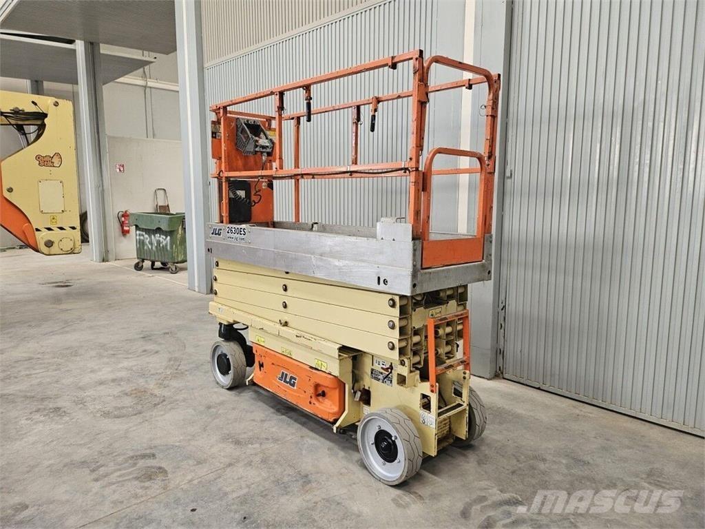 JLG 2630 ES Saksilavat