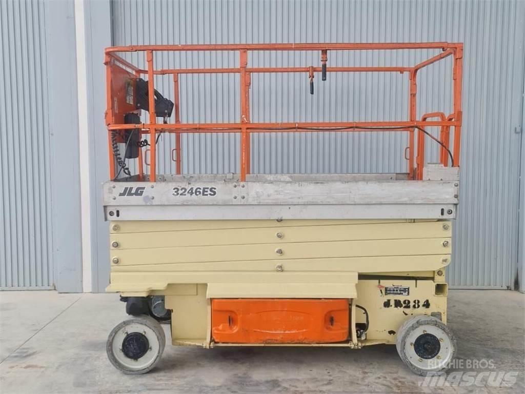 JLG 3246ES Saksilavat