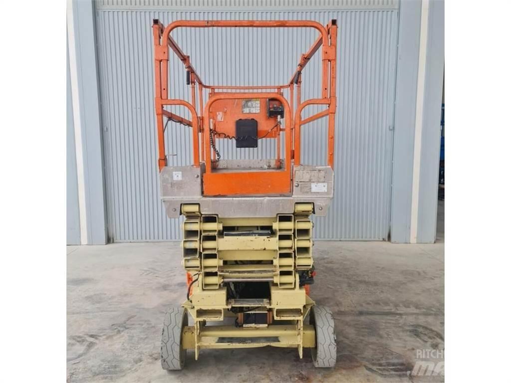 JLG 3246ES Saksilavat