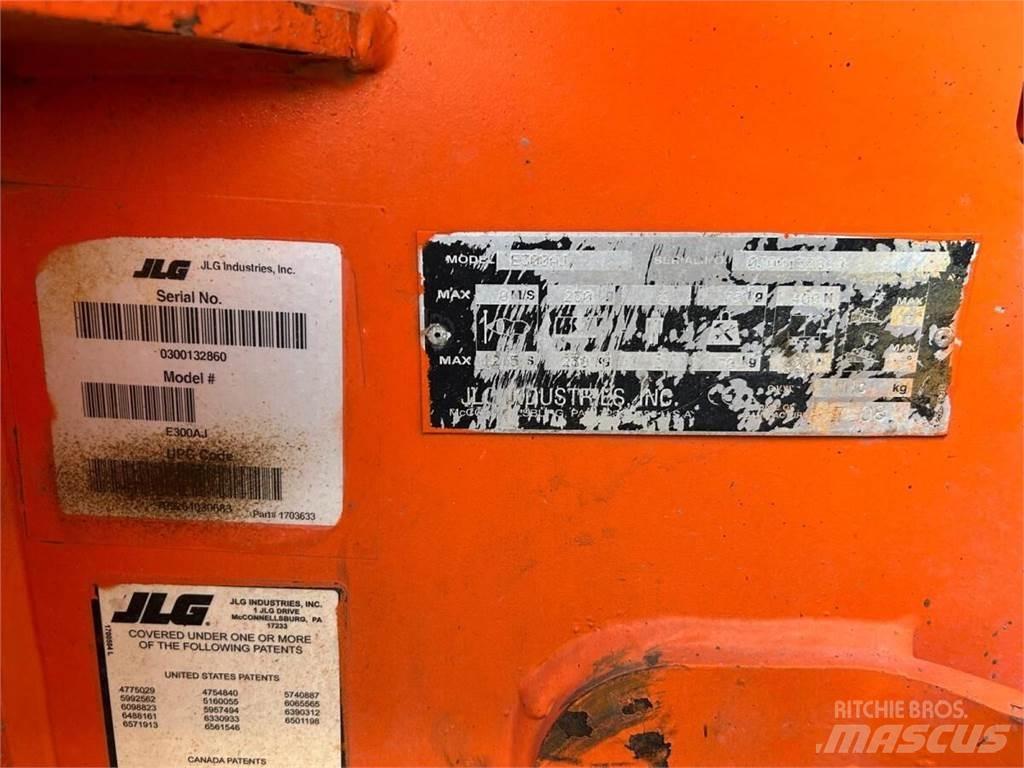 JLG E300AJ Kuukulkijat