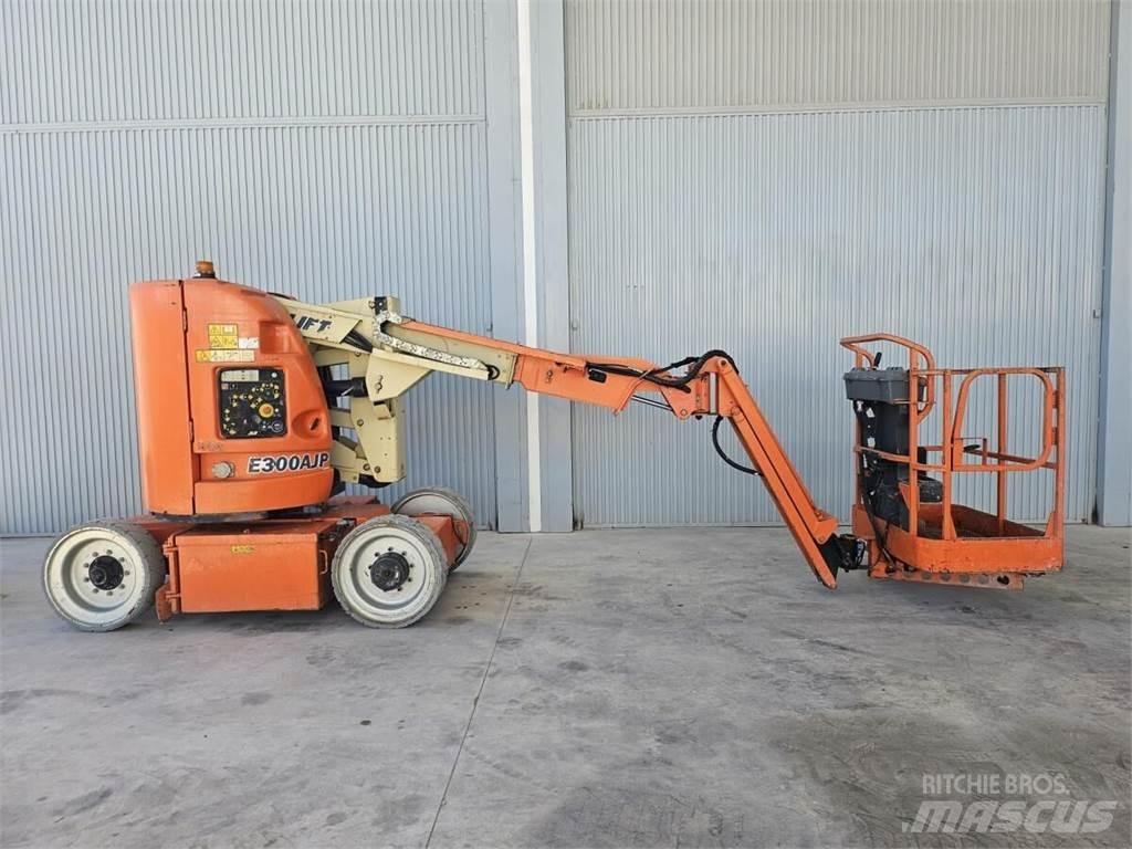 JLG E300AJP Kuukulkijat