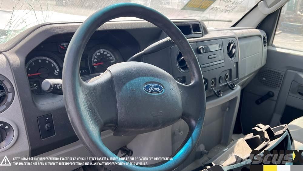 Ford E-450 Vetopöytäautot