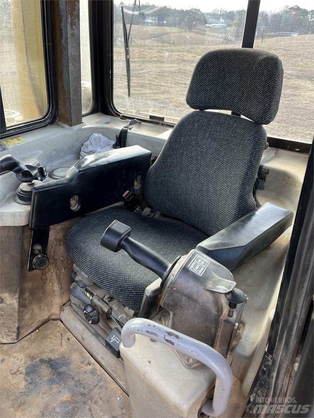 CAT D6R XL Telaketjupuskutraktorit
