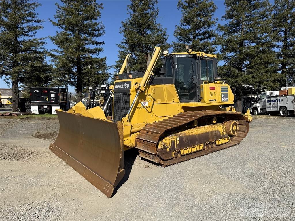 Komatsu D65PX-18 Telaketjupuskutraktorit