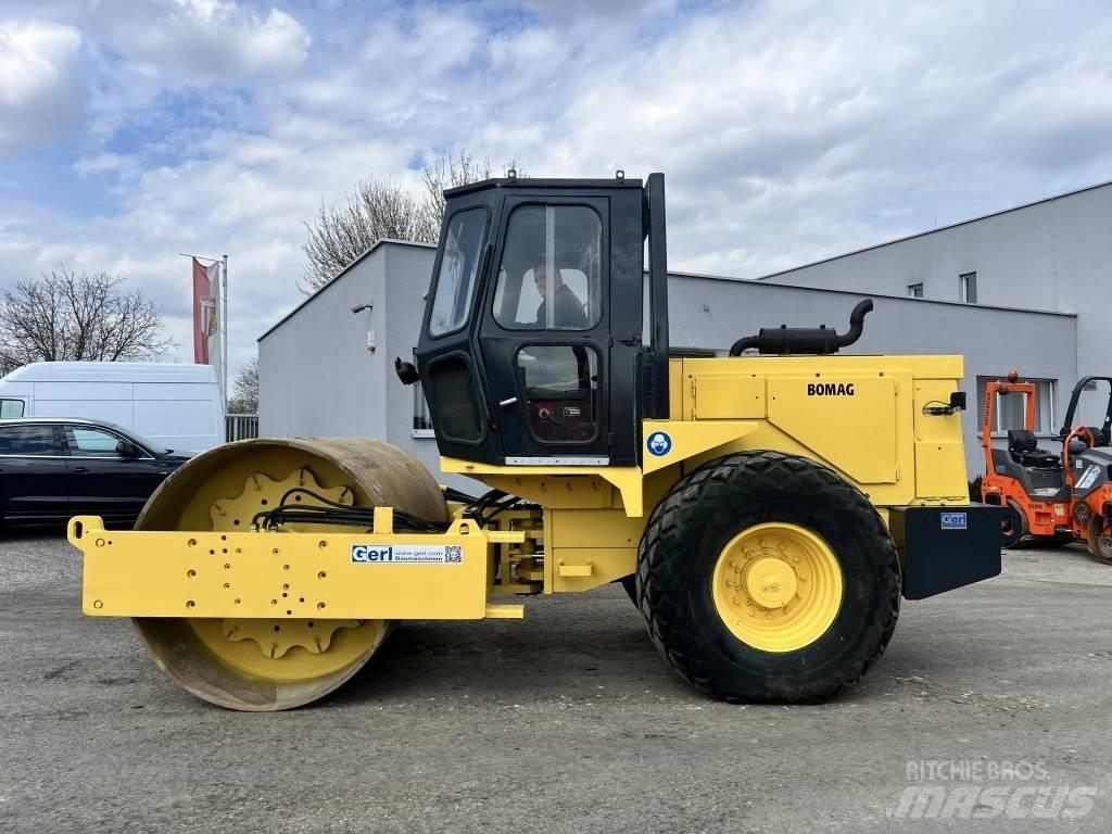 JCB Vibromax W 1402 D Yksivalssijyrät