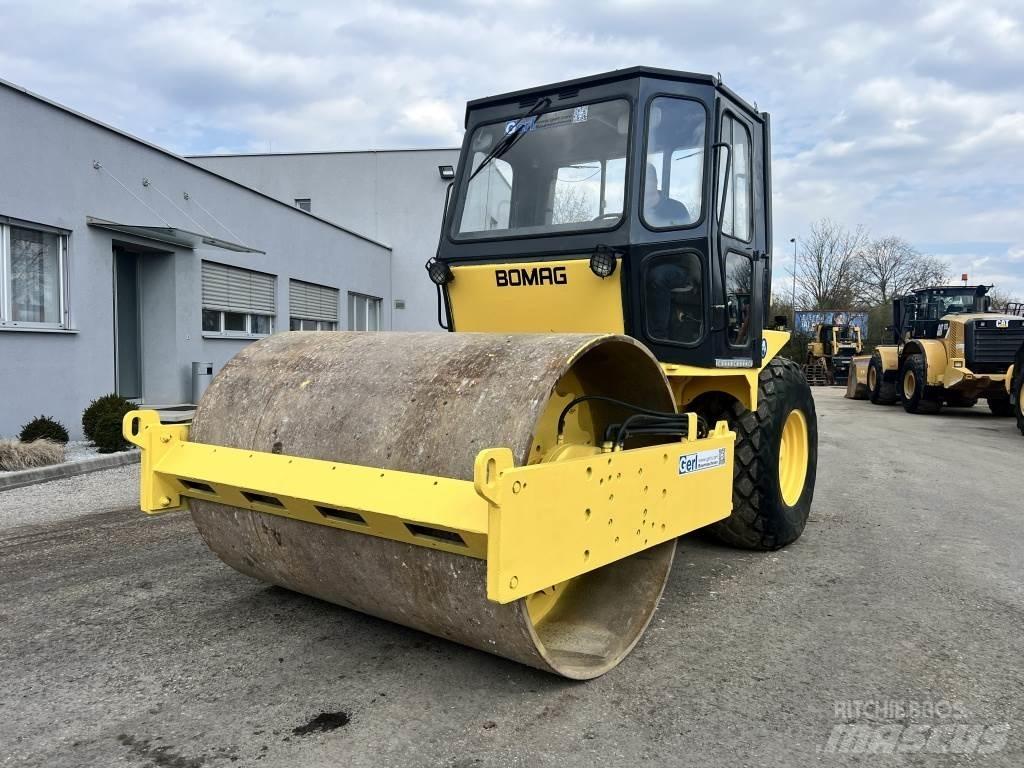JCB Vibromax W 1402 D Yksivalssijyrät