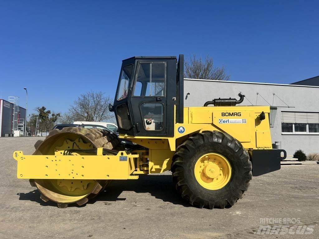 JCB Vibromax W 1402 PD Yksivalssijyrät