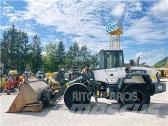 Komatsu WA250PZ-6 Pyöräkuormaajat