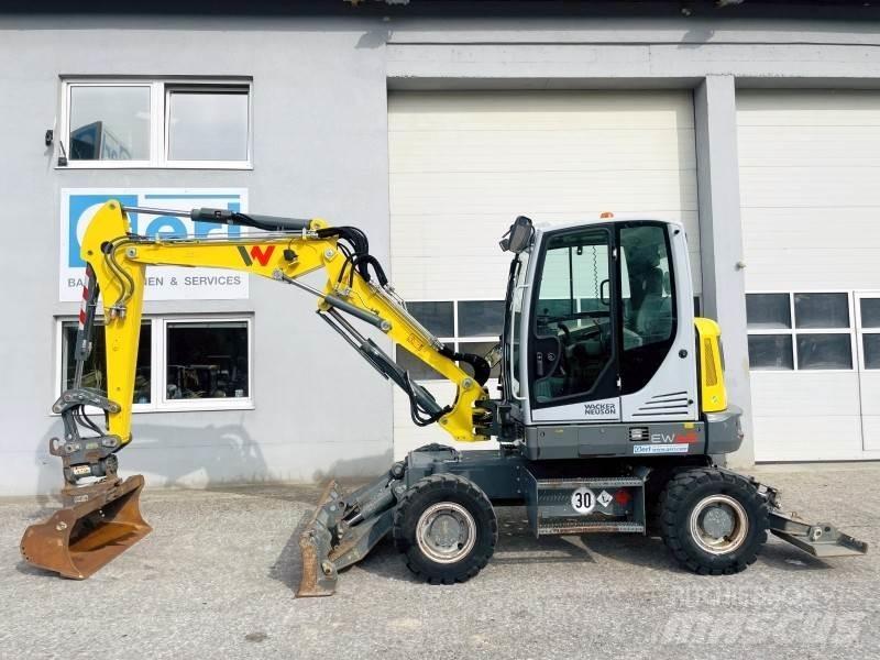 Neuson EW65 Pyöräkaivukoneet