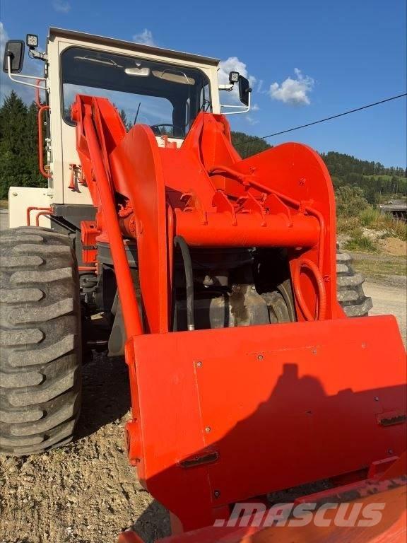 Sandvik Tross 130 Pyöräkuormaajat