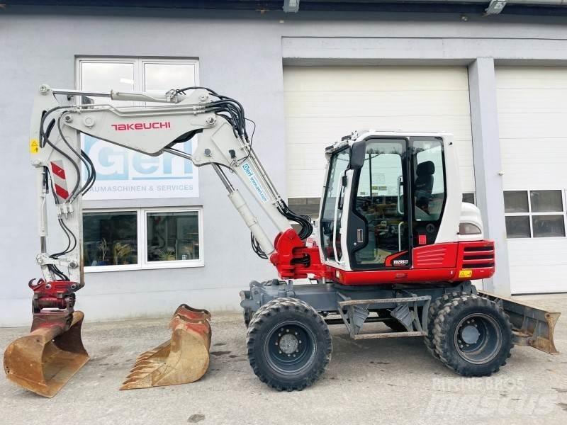 Takeuchi TB295W Pyöräkaivukoneet
