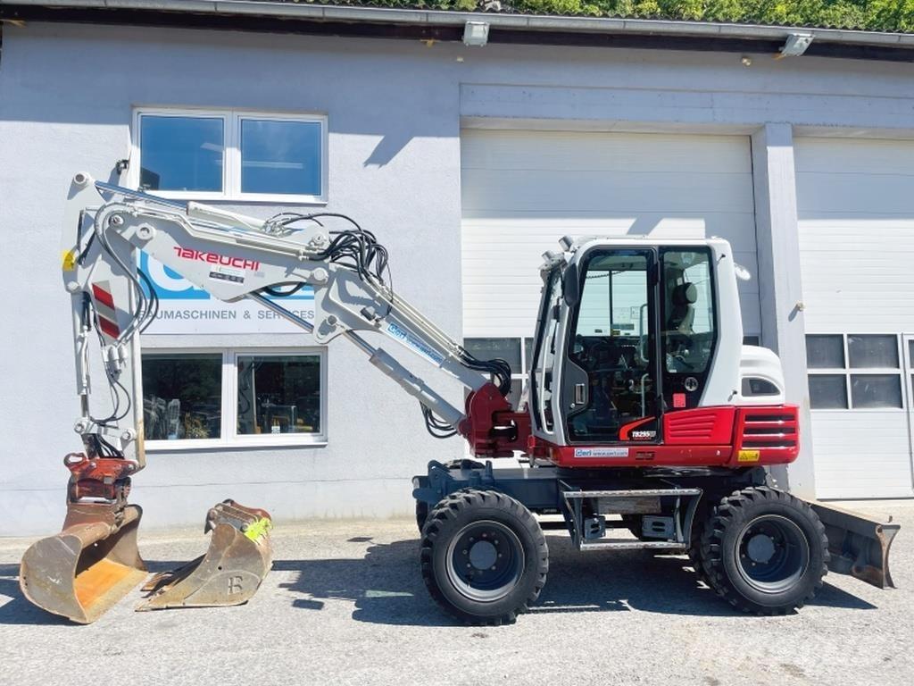 Takeuchi TB295W Pyöräkaivukoneet