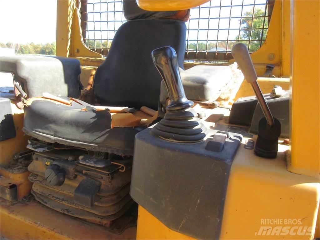 CAT D5G LGP Telaketjupuskutraktorit