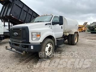 Ford F750 Vesisäiliöautot