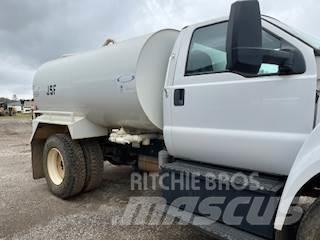 Ford F750 Vesisäiliöautot