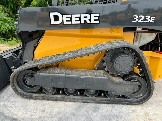 John Deere 323E Liukuohjatut kuormaajat