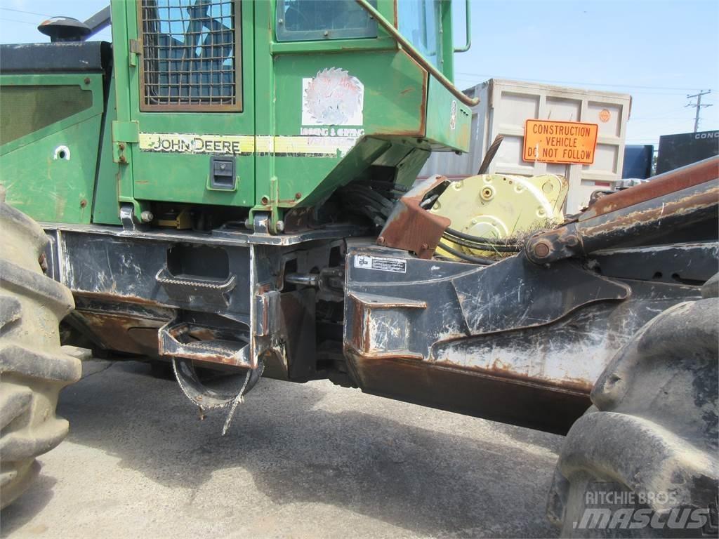 John Deere 748H Juontokoneet