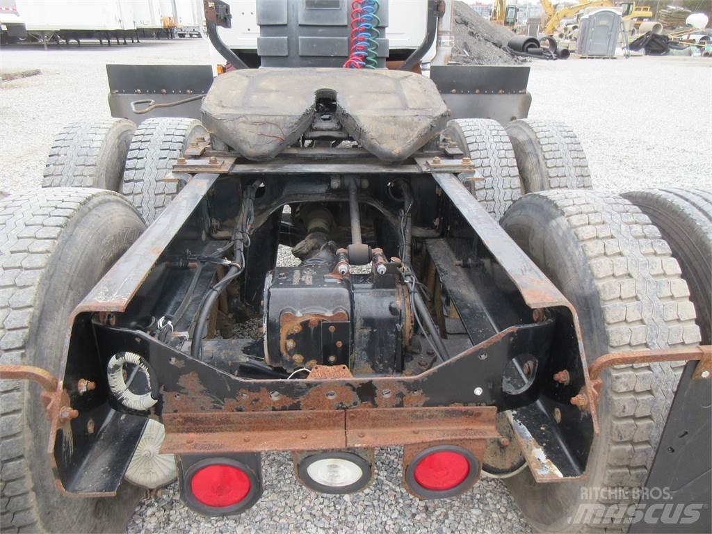 Mack CHN613 Vetopöytäautot
