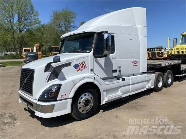 Volvo VNL64T670 Vetopöytäautot