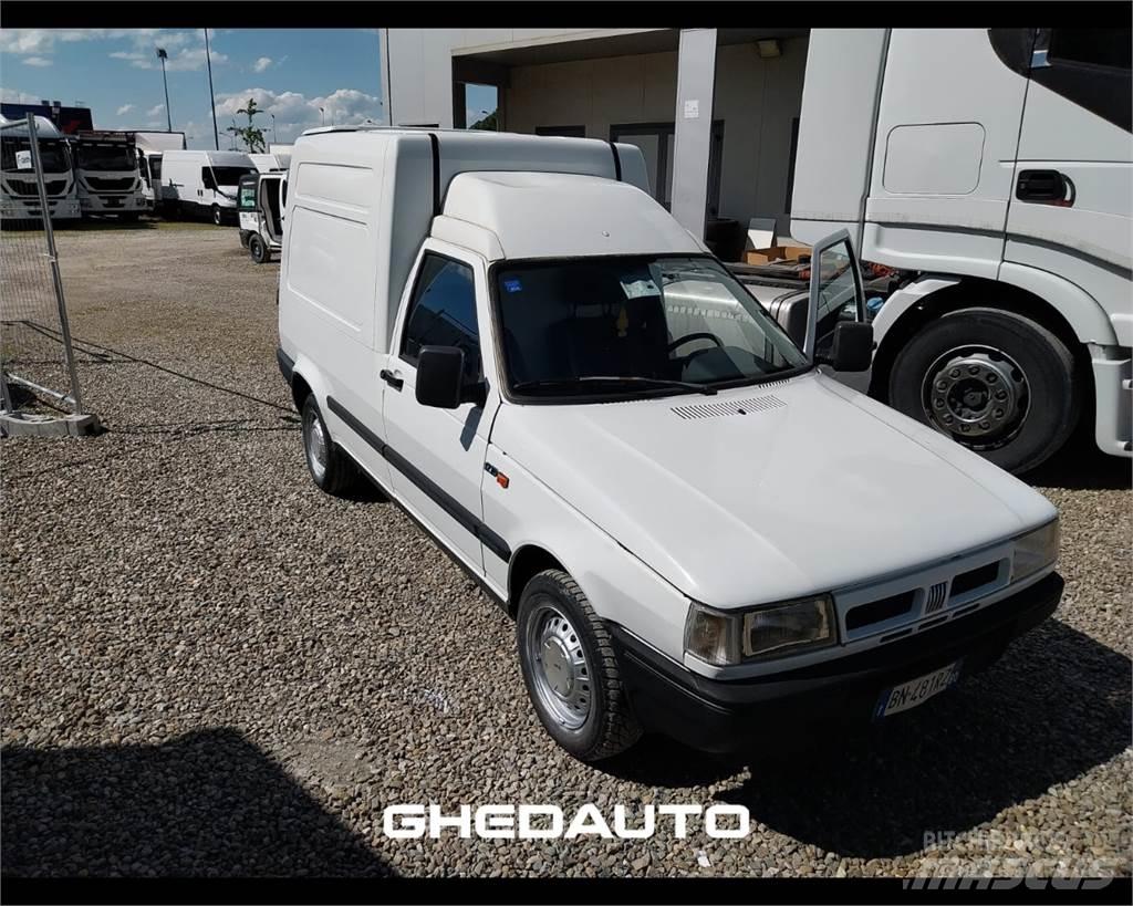 Fiat FIORINO Jakeluautot