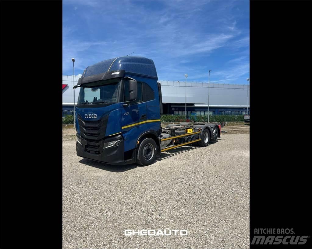Iveco AS260S48S Umpikorikuorma-autot
