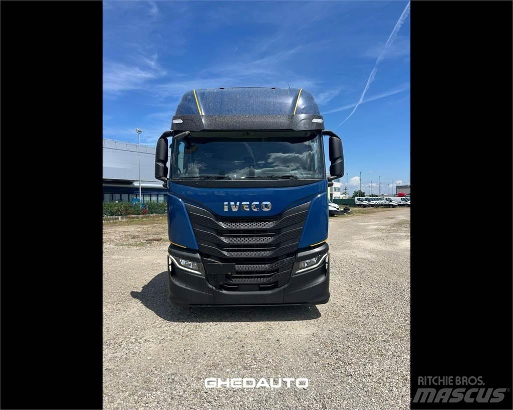 Iveco AS260S48S Umpikorikuorma-autot