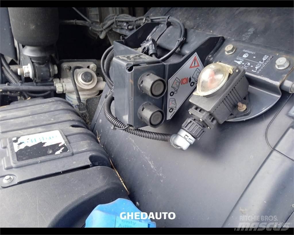 Iveco AS440S48 Umpikorikuorma-autot