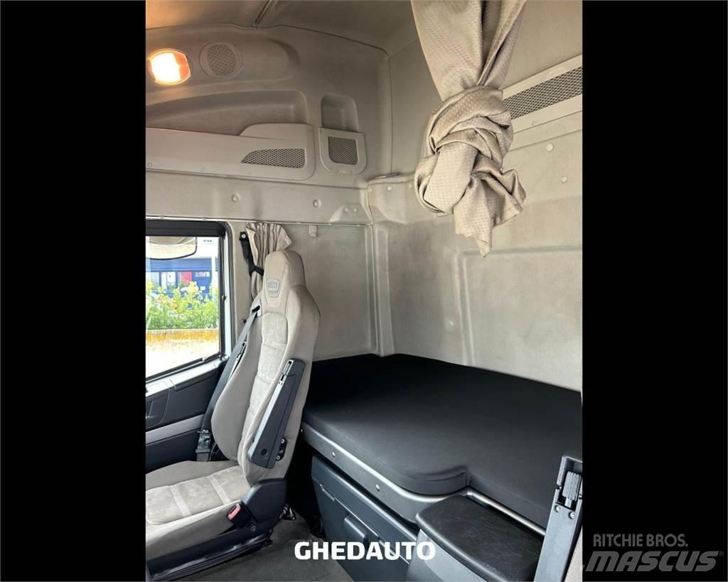 Iveco AS440S48 Umpikorikuorma-autot