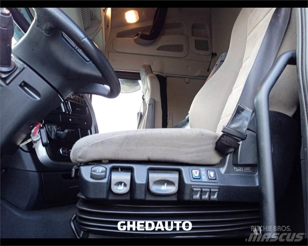 Iveco AS440S48T/P Umpikorikuorma-autot