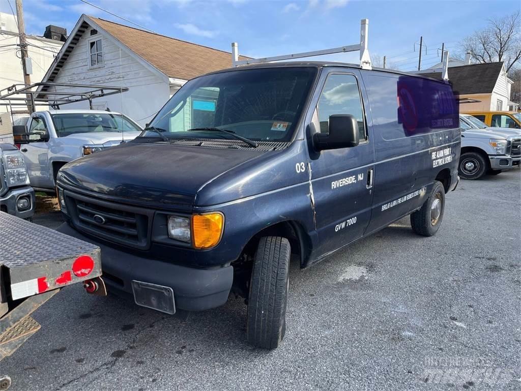 Ford E-Series Pakettiautot