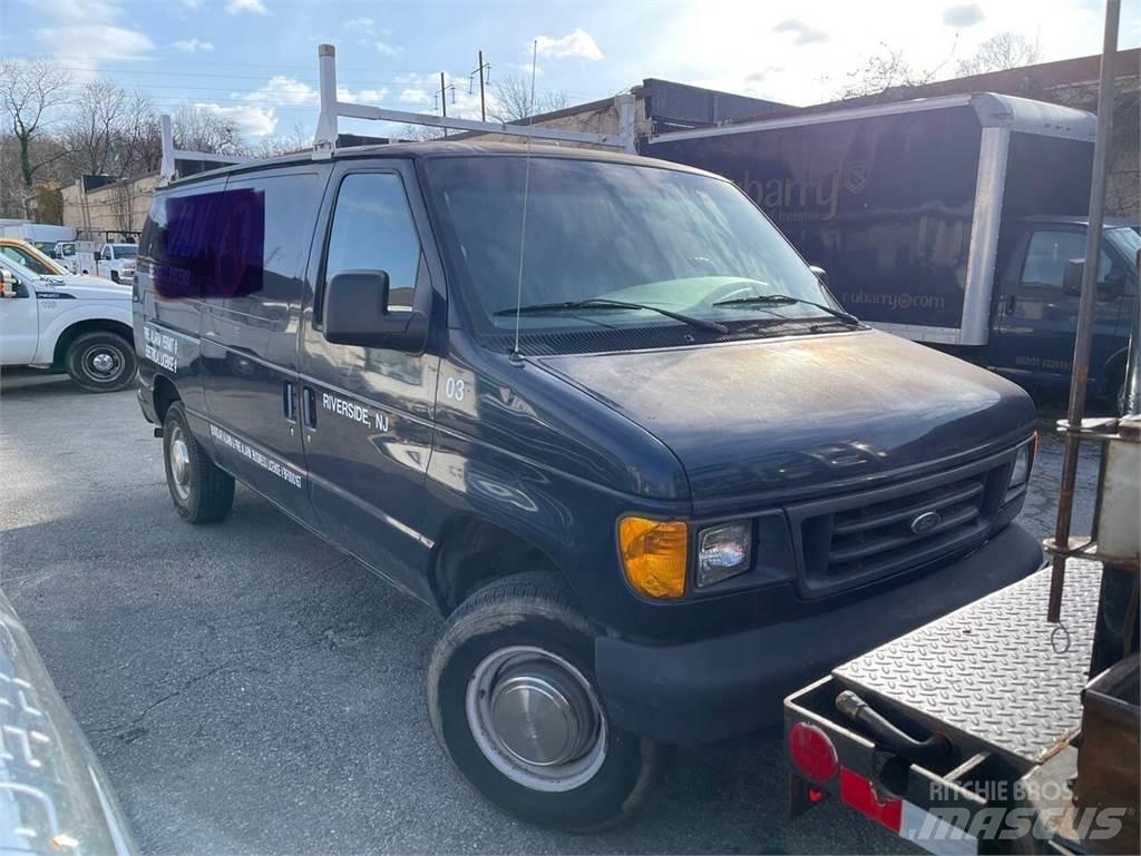 Ford E-Series Pakettiautot