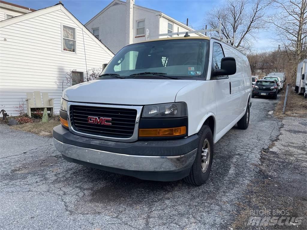 GMC Savana Pakettiautot