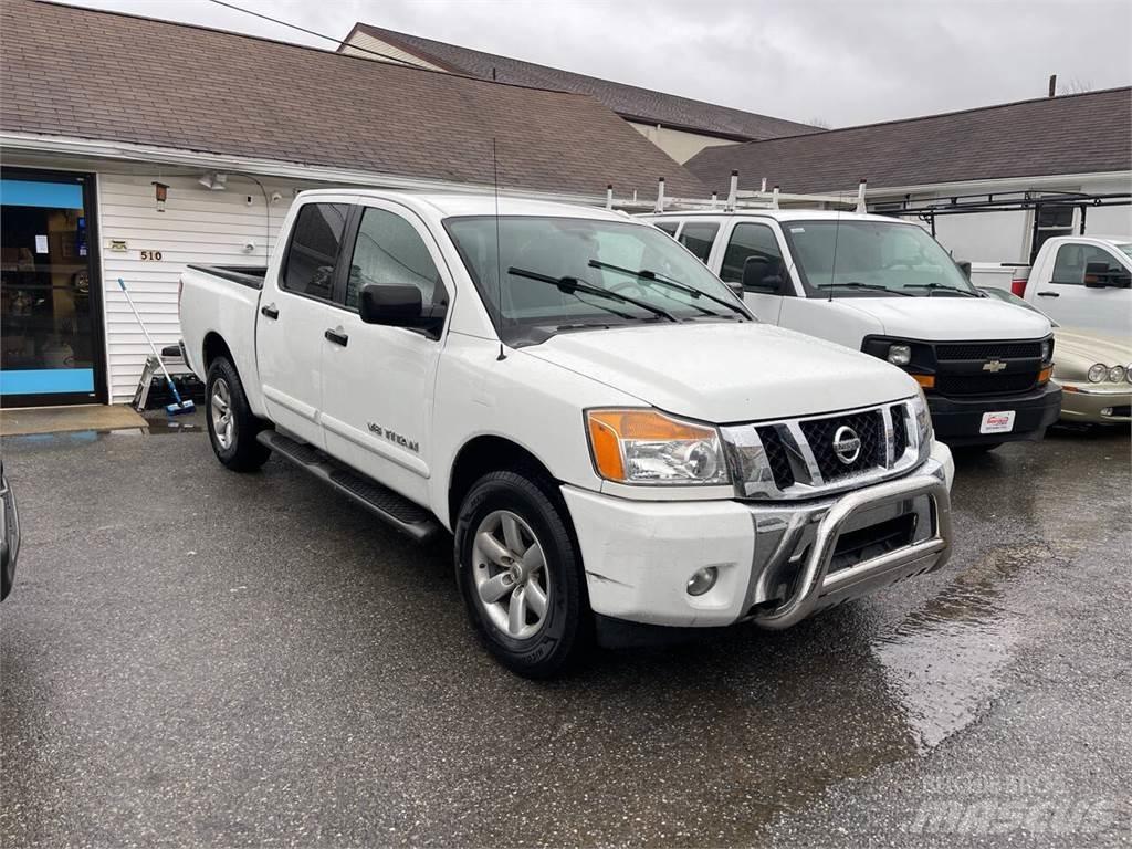Nissan Titan Lava-autot