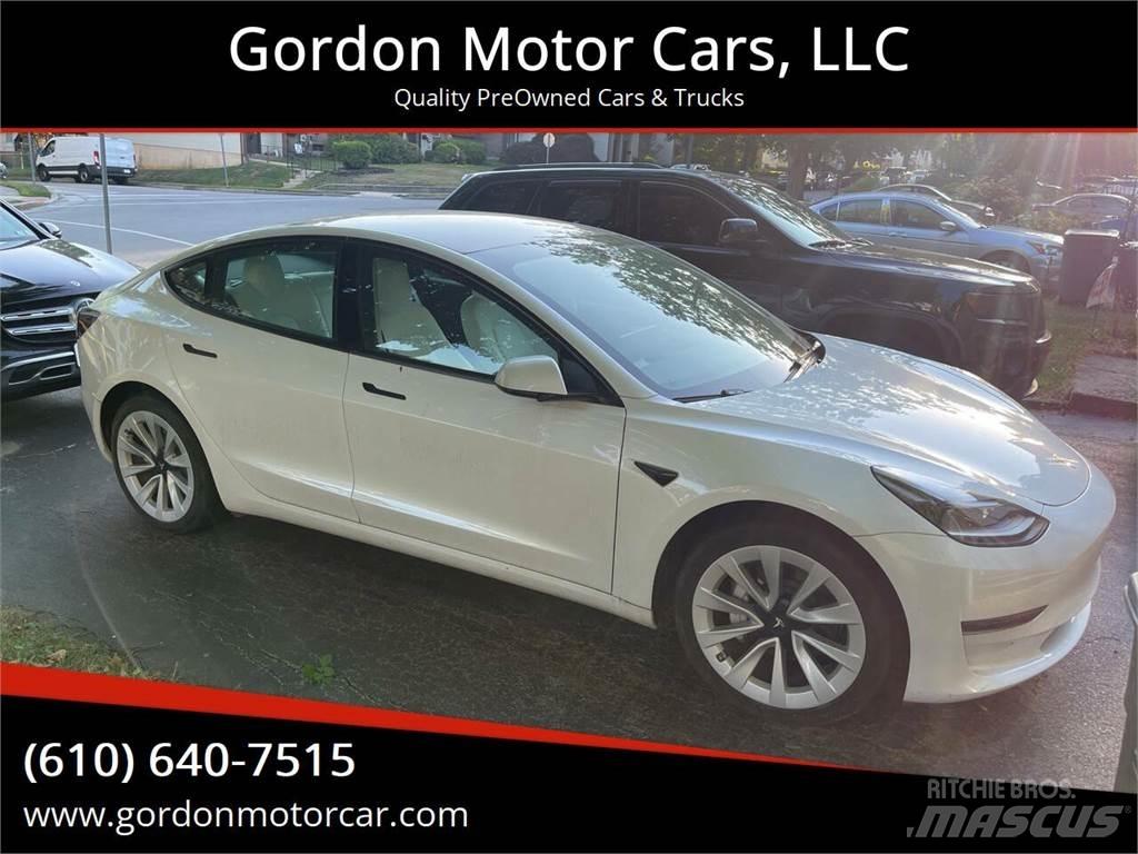 Tesla Model 3 Henkilöautot